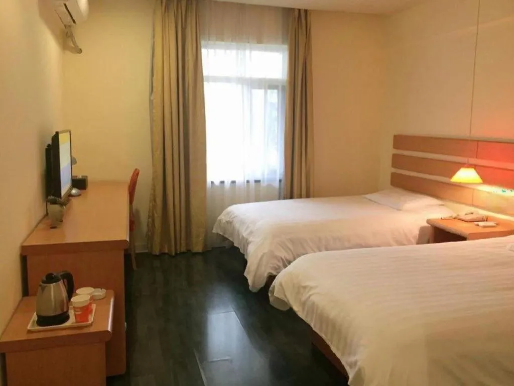 Bed in Home Inn Neo Leshan Central Food Street