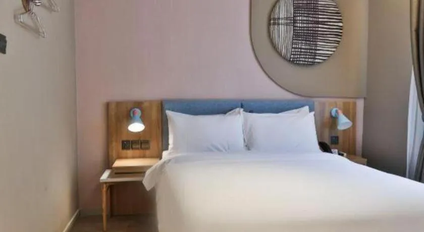 Bed in Home Inn Neo Leshan Central Food Street