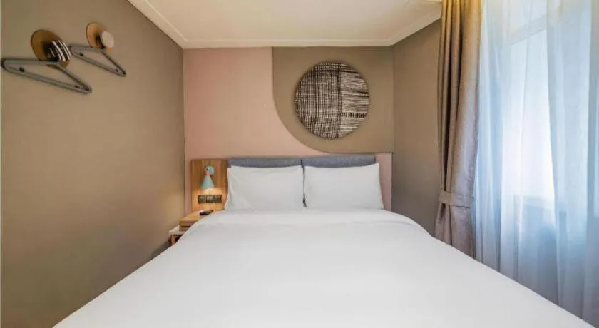 Bed in Home Inn Neo Leshan Central Food Street