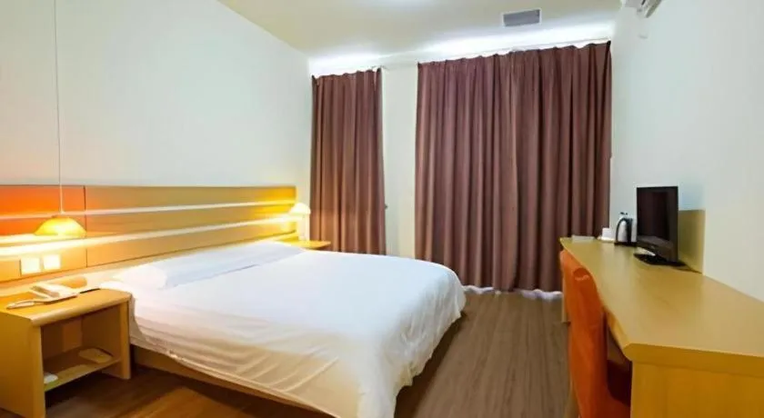 Home Inn Neo Leshan Central Food Street