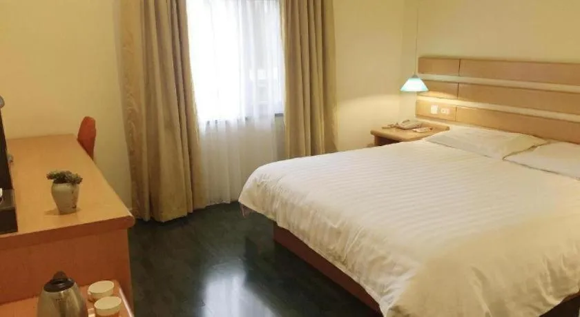 Bed in Home Inn Neo Leshan Central Food Street