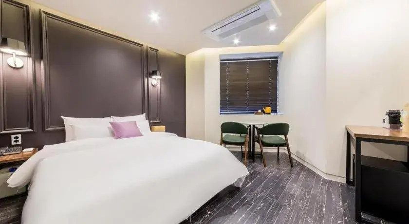 Bed in Plain Hotel Bed in Plain Hotel