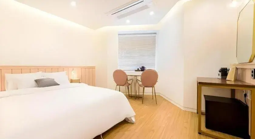 Bed in Plain Hotel Bed in Plain Hotel