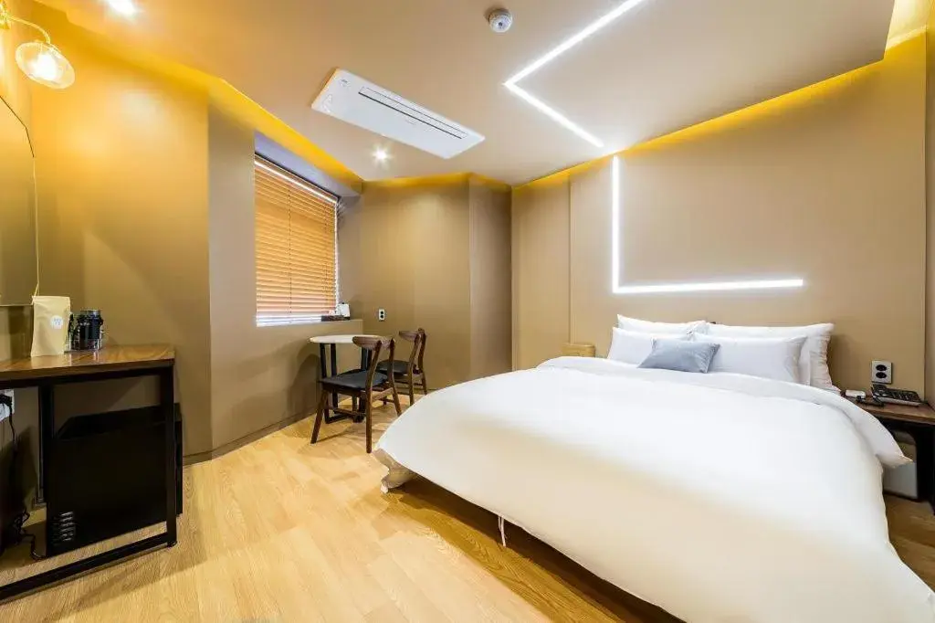 Bed in Plain Hotel Bed in Plain Hotel