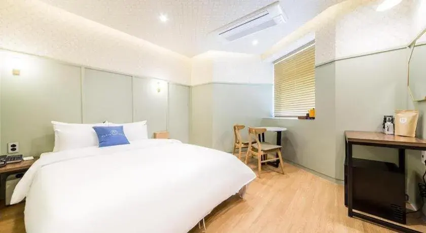 Bed in Plain Hotel Bed in Plain Hotel