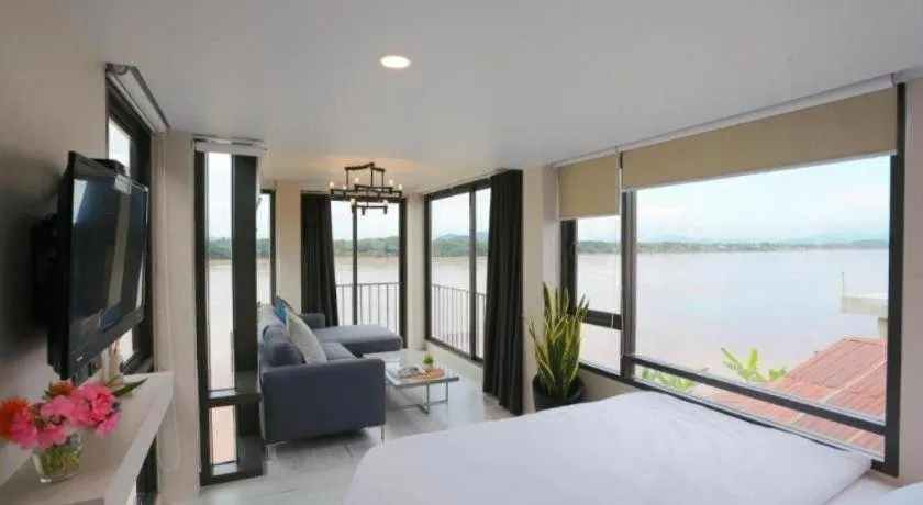 Bed in The River House Chiangkhan Hotel