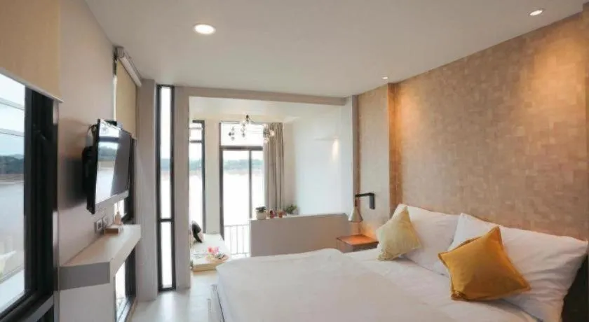 Bed in The River House Chiangkhan Hotel