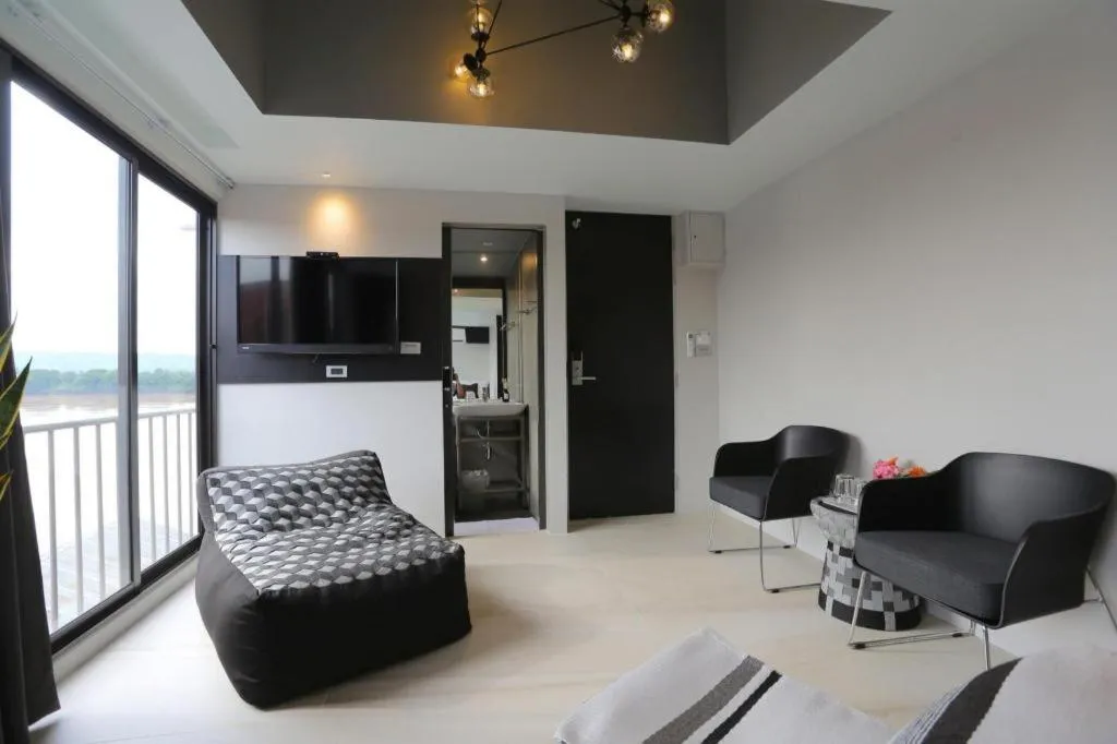 The River House Chiangkhan Hotel