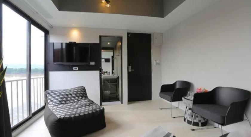 The River House Chiangkhan Hotel