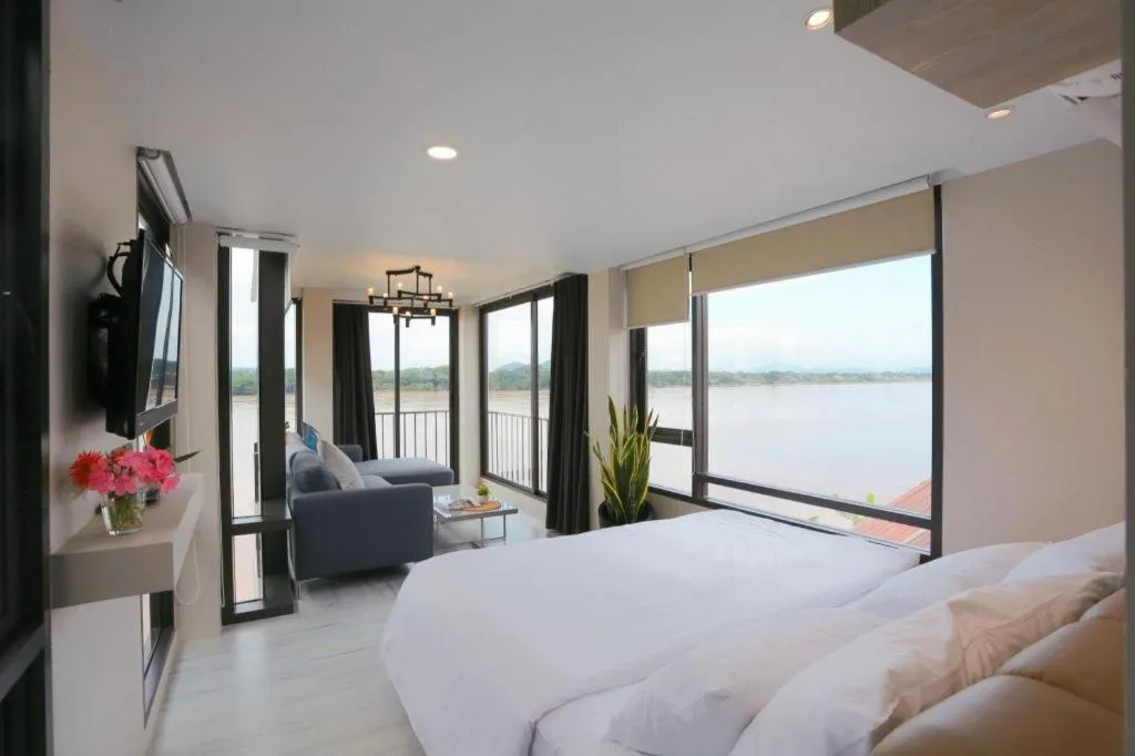 Bed in The River House Chiangkhan Hotel