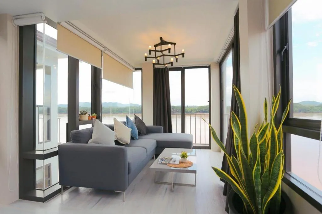 The River House Chiangkhan Hotel