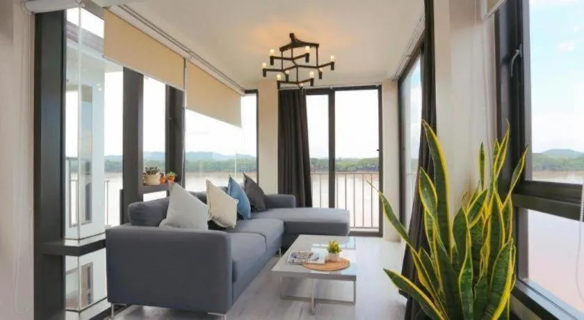 The River House Chiangkhan Hotel