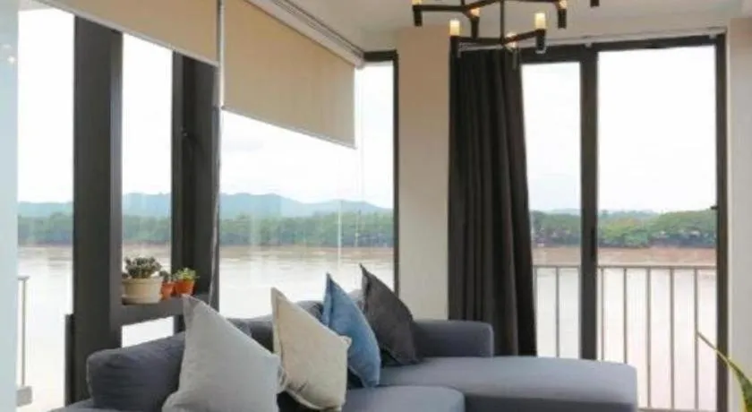 The River House Chiangkhan Hotel