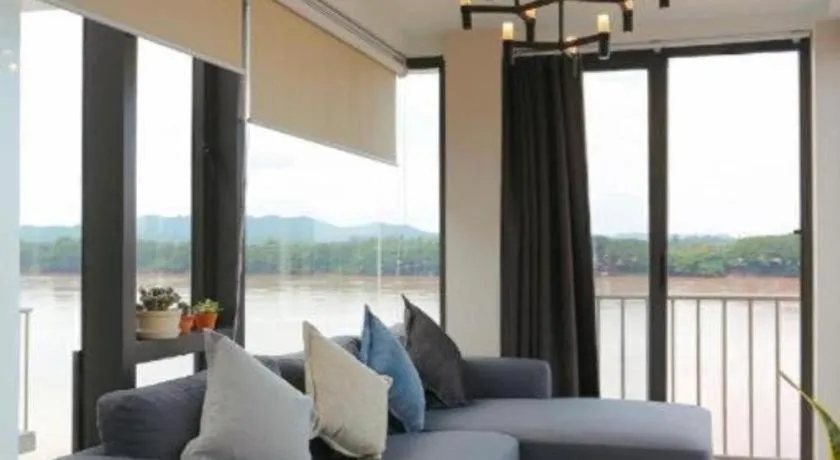 The River House Chiangkhan Hotel