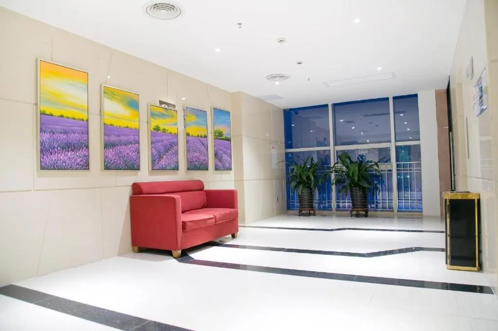 Lavande Hotels Shenzhen Longgang Dayun Center Jixiang Metro Station