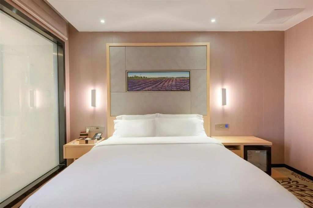 Bed in Lavande Hotels Guangzhou Jiahe Wanggang Metro Station Junhe Avenue
