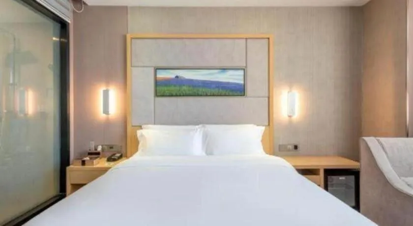 Bed in Lavande Hotels Guangzhou Jiahe Wanggang Metro Station Junhe Avenue