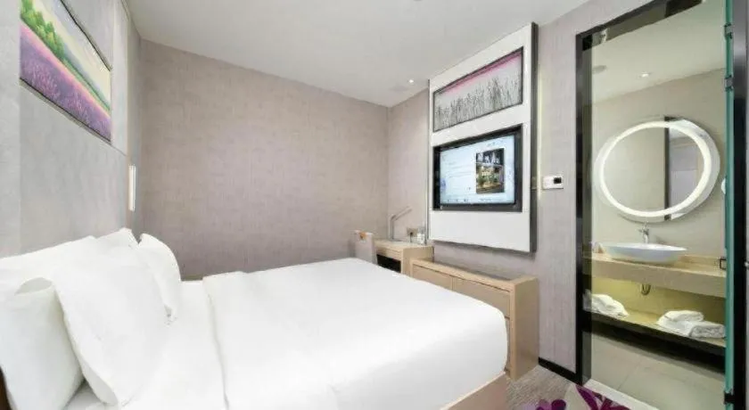 Bed in Lavande Hotels Urumqi Xinmin West Street Hongda Plaza