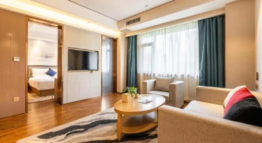 East Queen Hotel (Xi'an Beimen Metro Station)