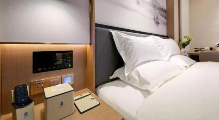Bed in East Queen Hotel (Xi'an Beimen Metro Station)