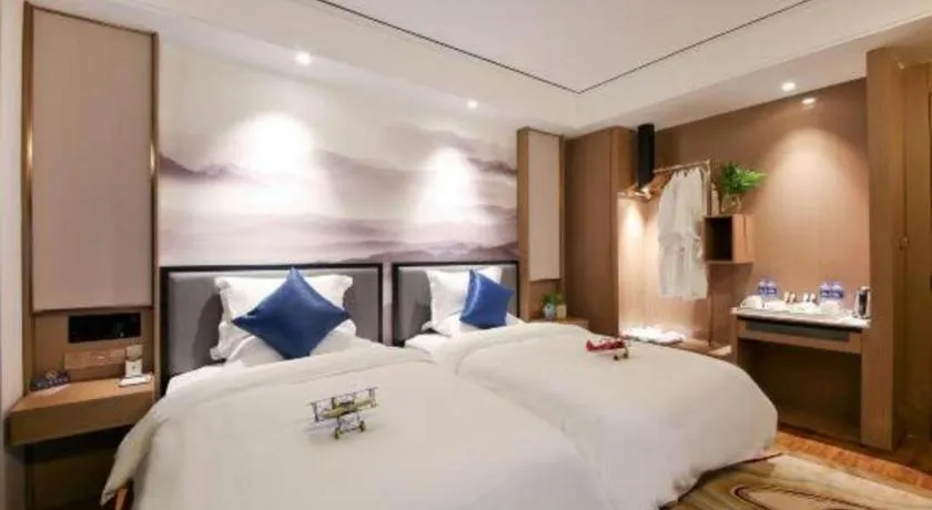 Bed in East Queen Hotel (Xi'an Beimen Metro Station)