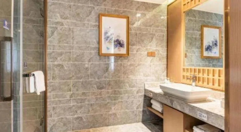 East Queen Hotel (Xi'an Beimen Metro Station)