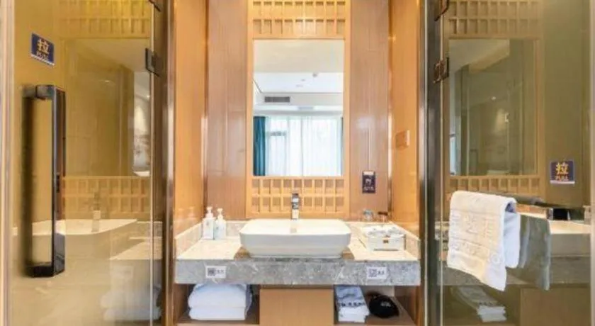 East Queen Hotel (Xi'an Beimen Metro Station)