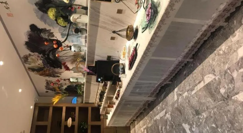 East Queen Hotel (Xi'an Beimen Metro Station)