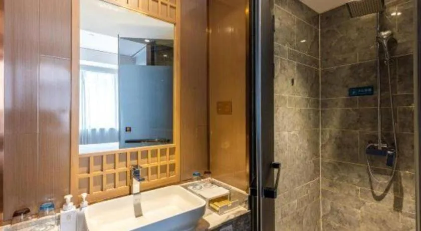 East Queen Hotel (Xi'an Beimen Metro Station)