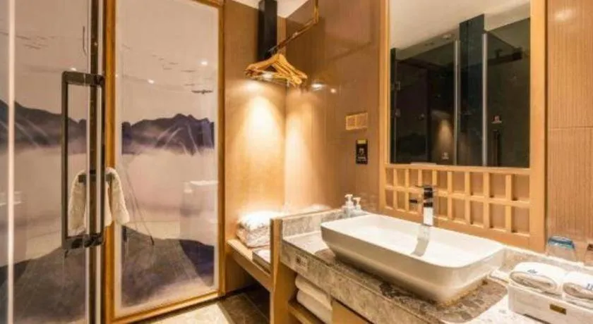 East Queen Hotel (Xi'an Beimen Metro Station)