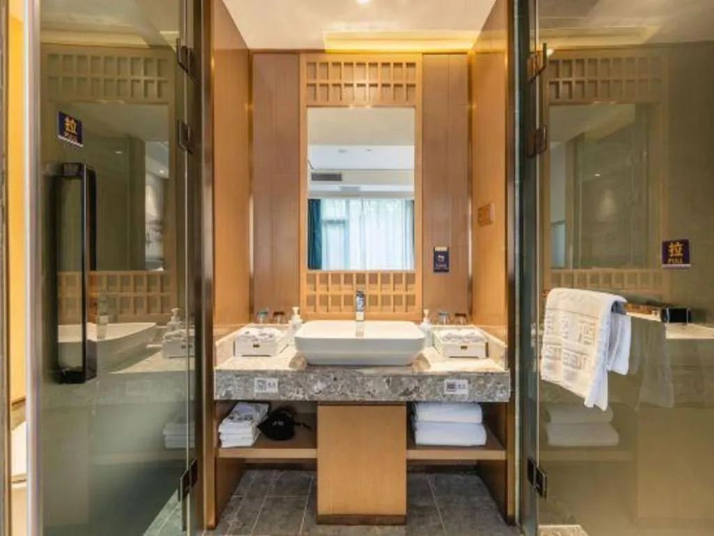 East Queen Hotel (Xi'an Beimen Metro Station)