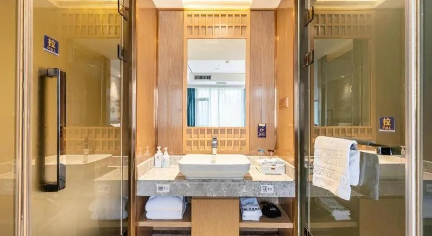 East Queen Hotel (Xi'an Beimen Metro Station)