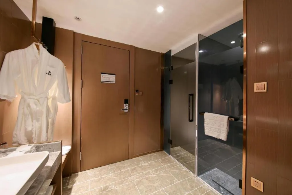 East Queen Hotel (Xi'an Beimen Metro Station)