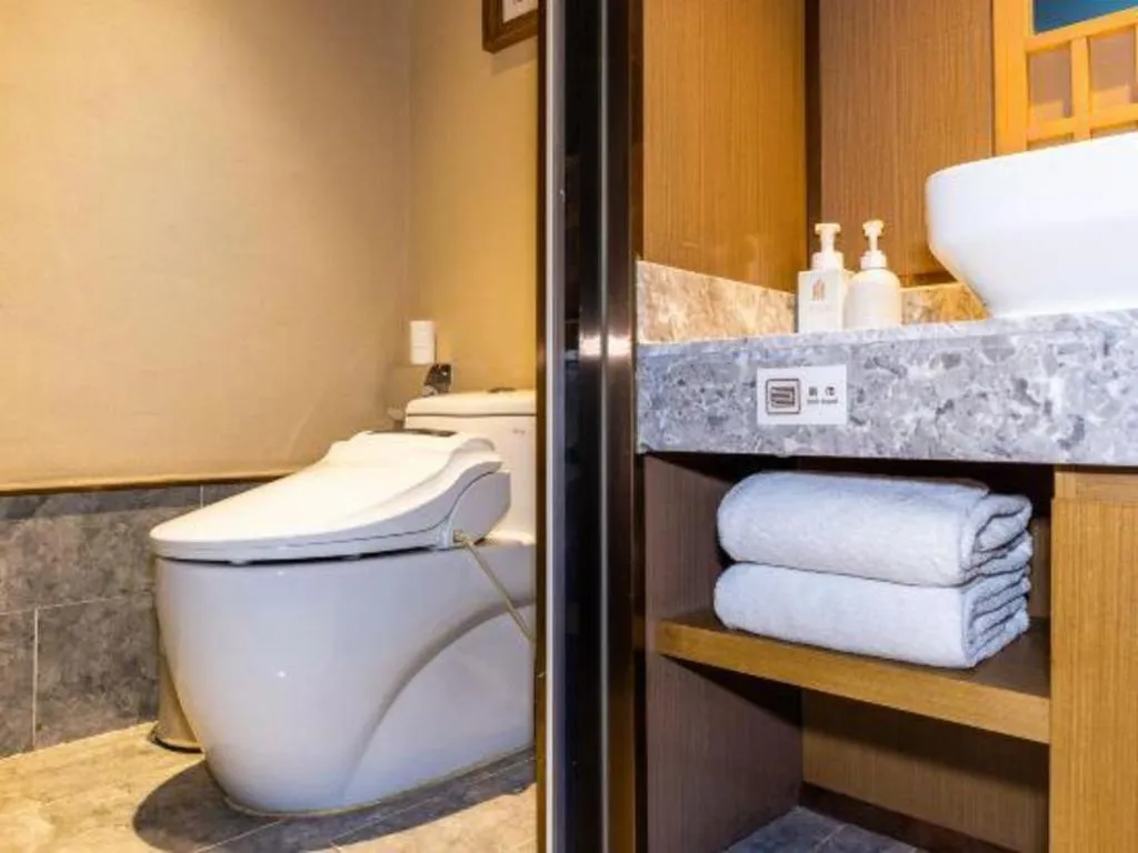 East Queen Hotel (Xi'an Beimen Metro Station)