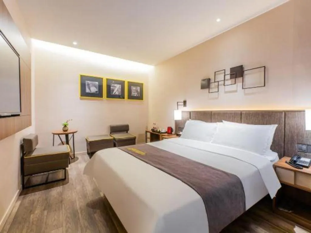 Bed in Home Inn Plus Shanghai Pudong Xinjinqiao Road