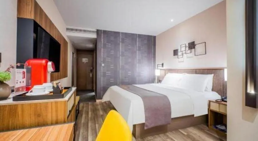 Bed in Home Inn Plus Shanghai Pudong Xinjinqiao Road