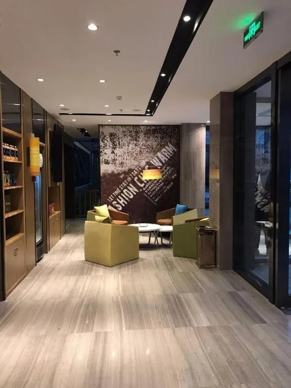 IU Hotel Kunming Jinma Bijifang Joy City