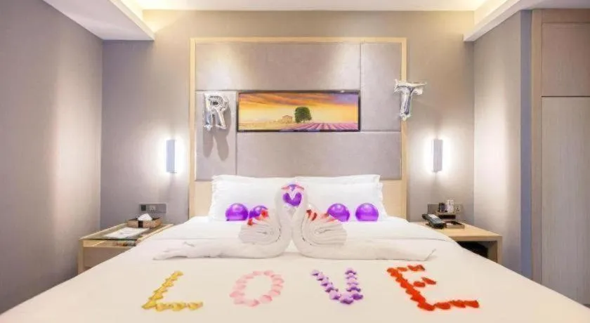 Bed in Lavande Hotels·Wuhan Fanhai CBD