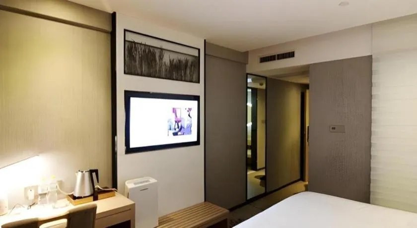 Bed in Lavande Hotels·Qingdao Wusi Square