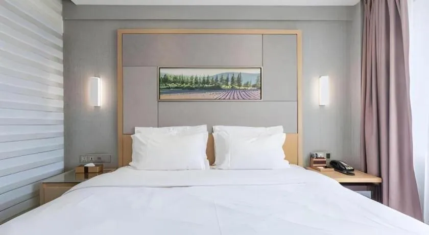 Bed in Lavande Hotels·Qingdao Wusi Square