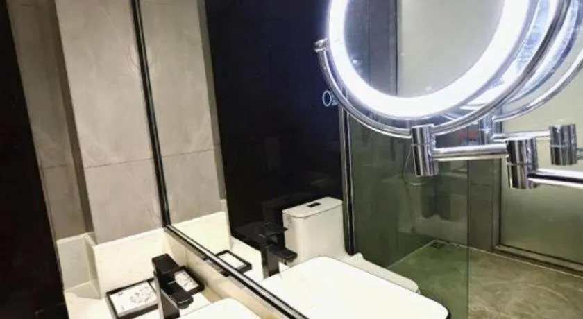 IU Hotels·Nanning Zoo Metro Station RT-Mart