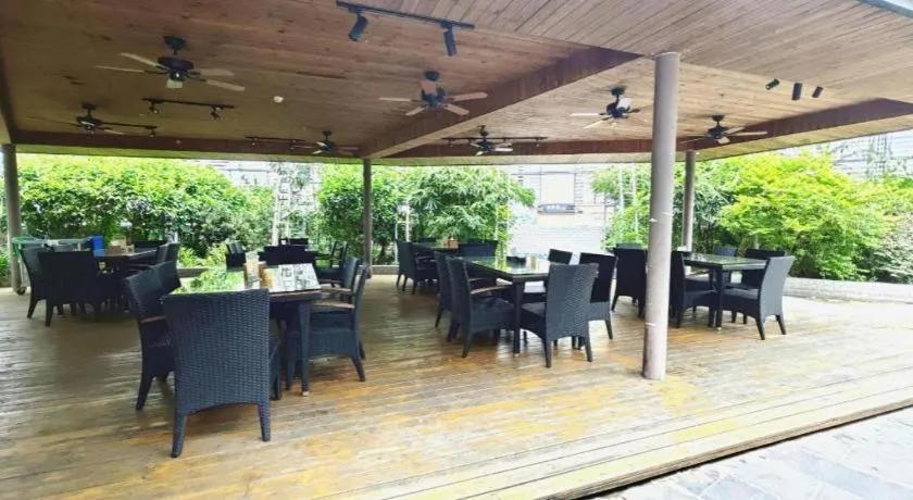 IU Hotels·Nanning Zoo Metro Station RT-Mart