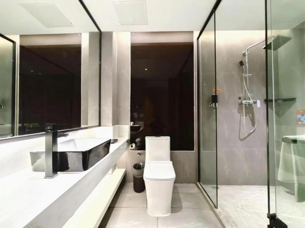 IU Hotels·Nanning Zoo Metro Station RT-Mart