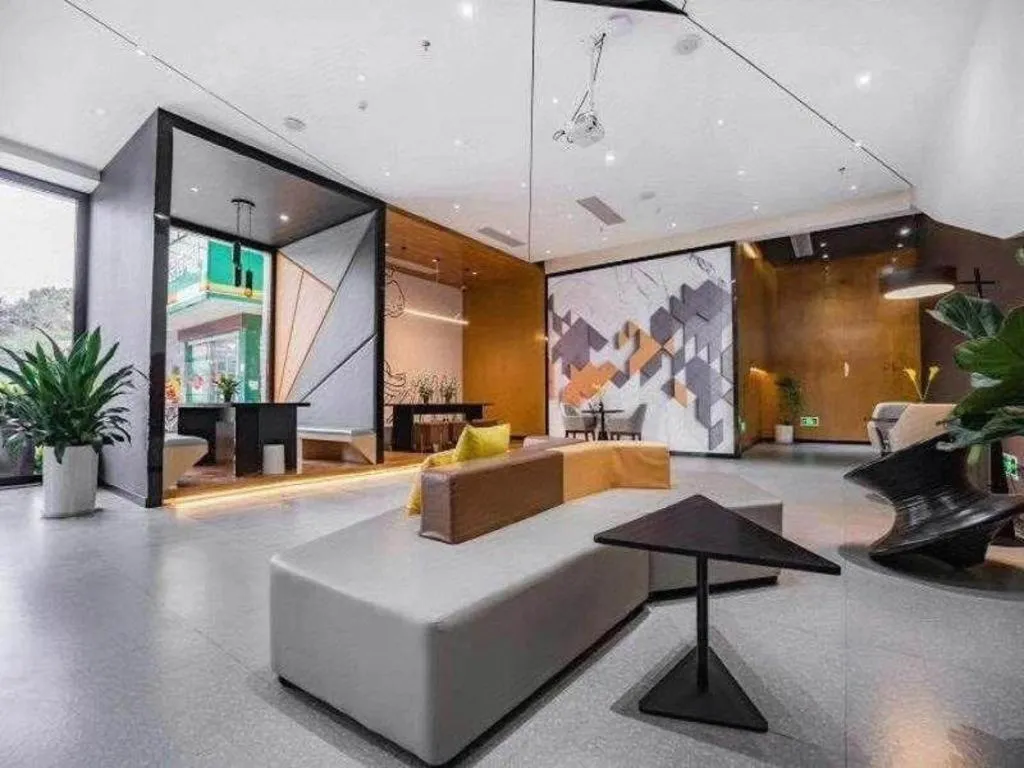 IU Hotels·Nanning Zoo Metro Station RT-Mart