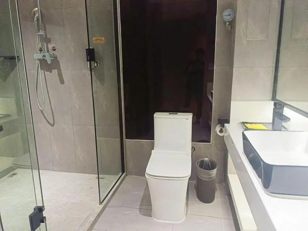 IU Hotels·Nanning Zoo Metro Station RT-Mart