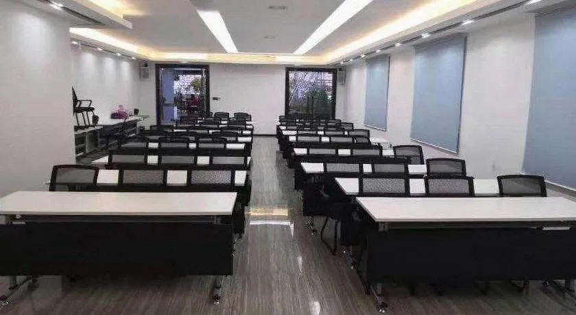 IU Hotels·Nanning Zoo Metro Station RT-Mart