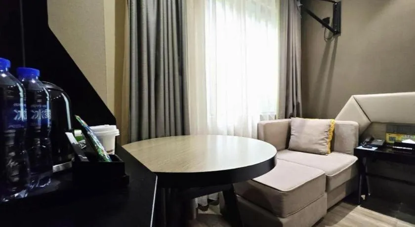 IU Hotels·Nanning Zoo Metro Station RT-Mart