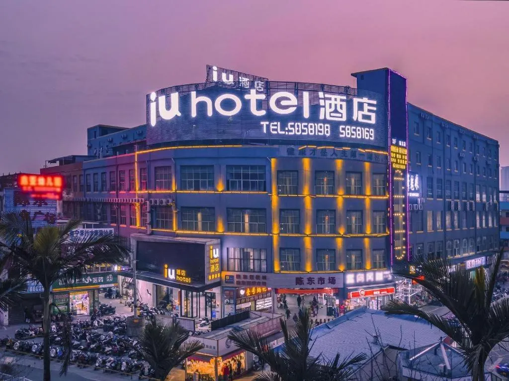 IU Hotels·Nanning Zoo Metro Station RT-Mart