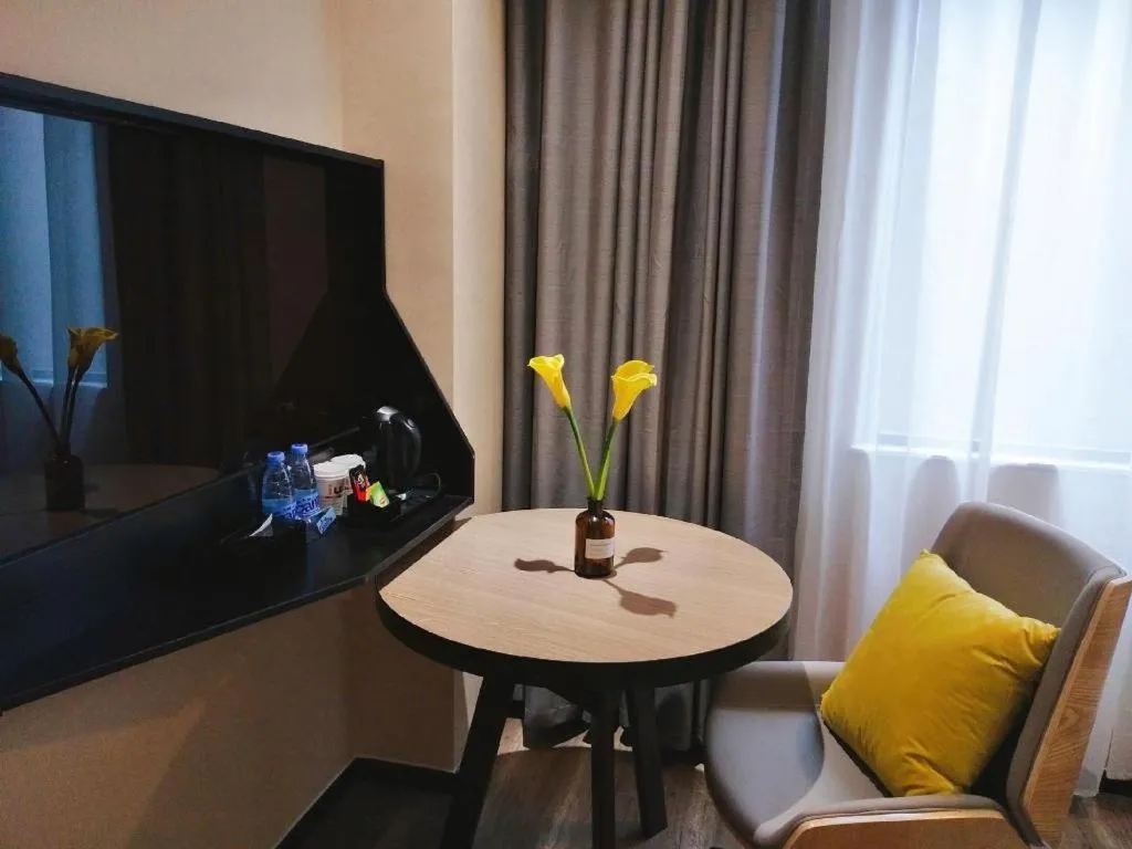 IU Hotels·Nanning Zoo Metro Station RT-Mart