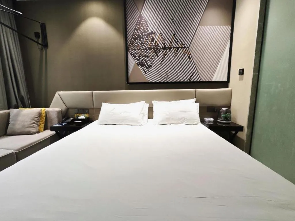 Bed in IU Hotels·Nanning Zoo Metro Station RT-Mart